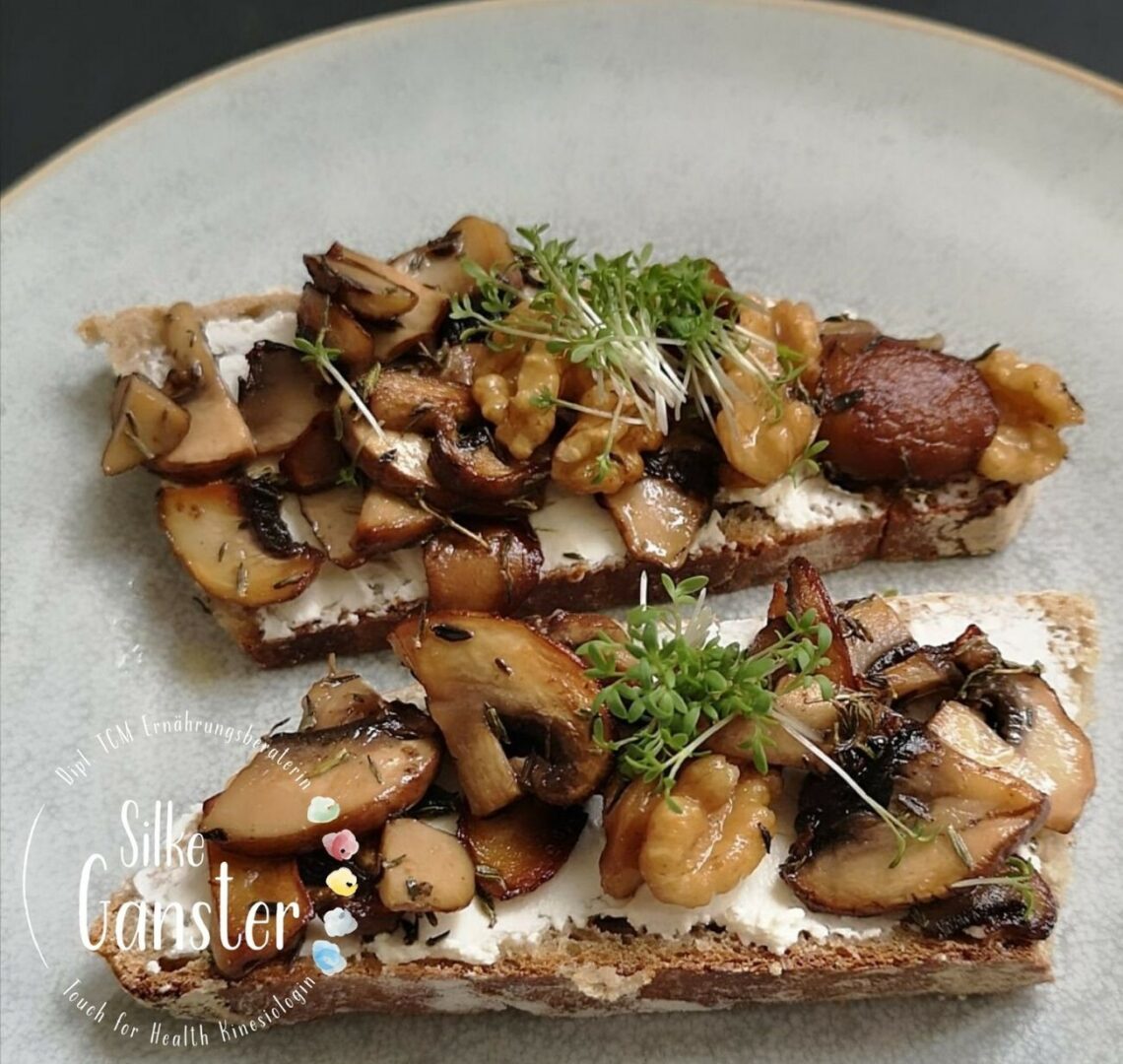 TCM Rezept Champignon Walnuss Brot Roggensauerteigbrot Brotbelag Traditionelle chinesische Medizin Ernährungsberatung