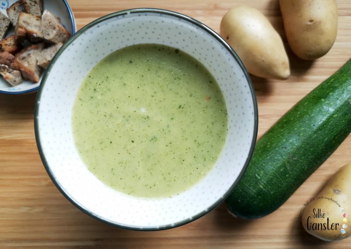 TCM Rezept Zucchini Suppe 5 Elemente1020 Wien TCM ERnährungsberatung Ernährungsberatung TCM Rezept